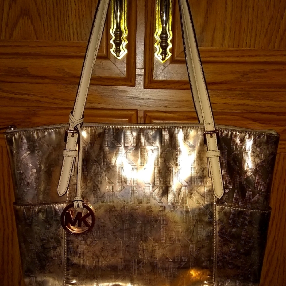 MICHAEL MICHAEL KORS ROSE GOLD METALLIC MIRROR TOTE 🦋